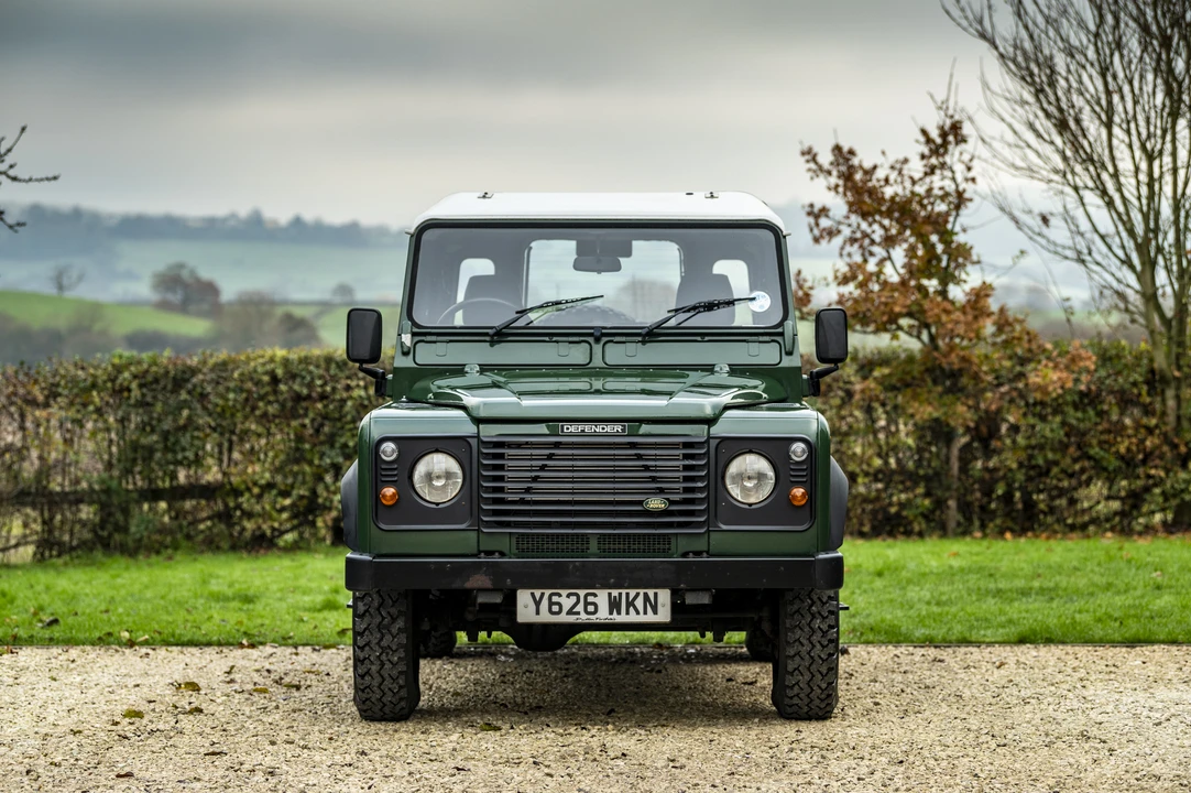 2001 Land Rover Defender 110 - Image 3 of 31