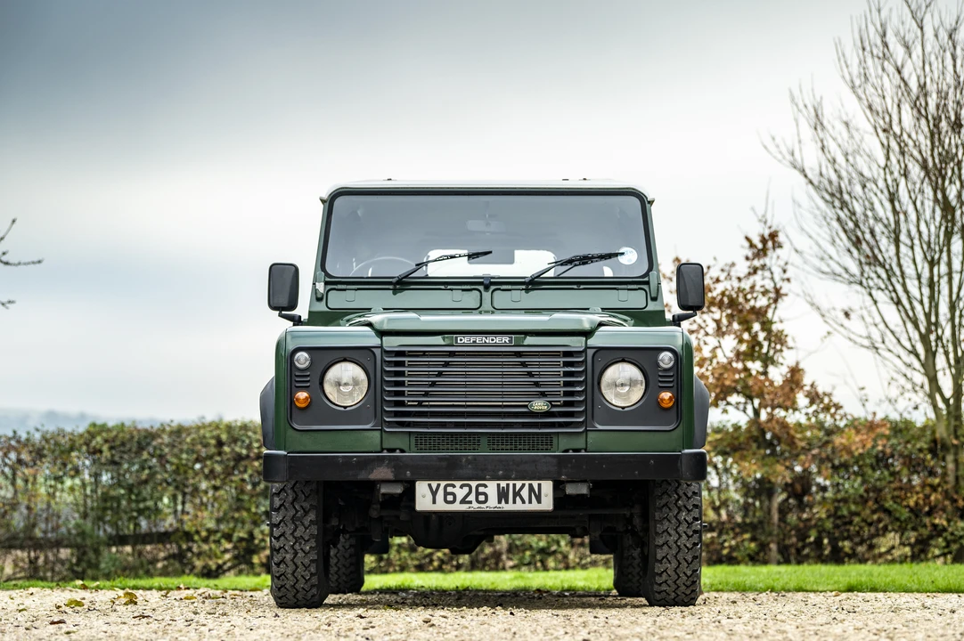 2001 Land Rover Defender 110 - Image 11 of 31