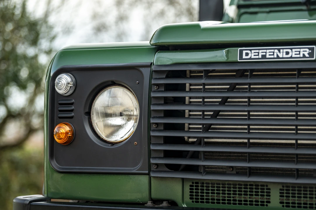 2001 Land Rover Defender 110 - Image 22 of 31