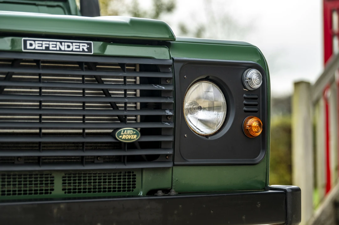 2001 Land Rover Defender 110 - Image 23 of 31