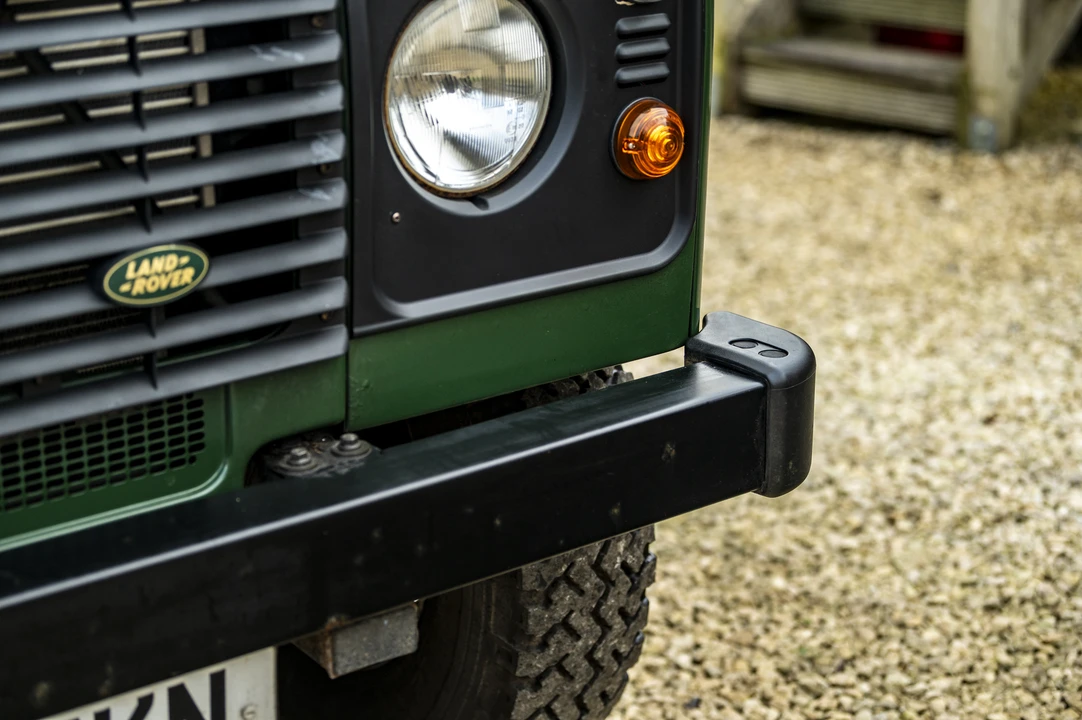 2001 Land Rover Defender 110 - Image 25 of 31
