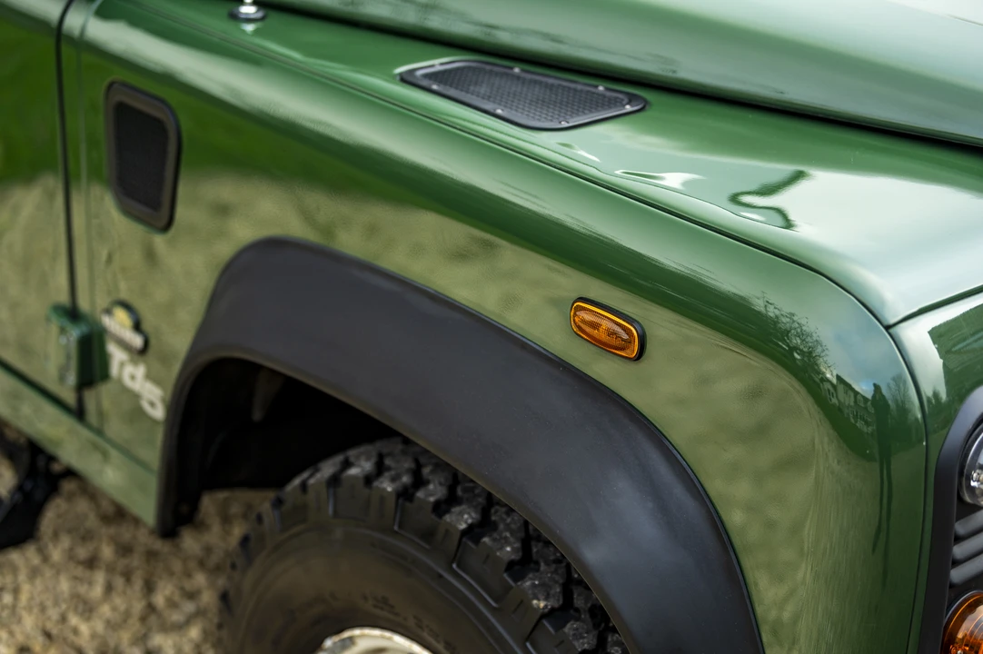 2001 Land Rover Defender 110 - Image 28 of 31