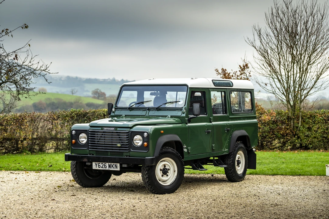 2001 Land Rover Defender 110 - Image 4 of 31
