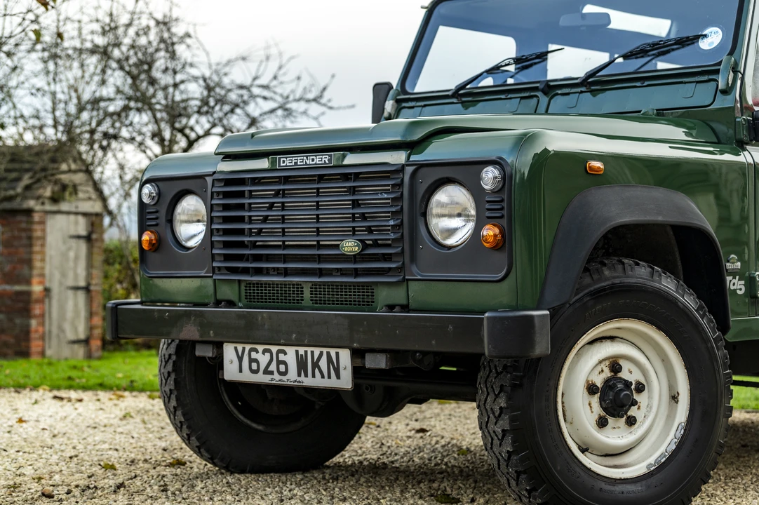 2001 Land Rover Defender 110 - Image 30 of 31