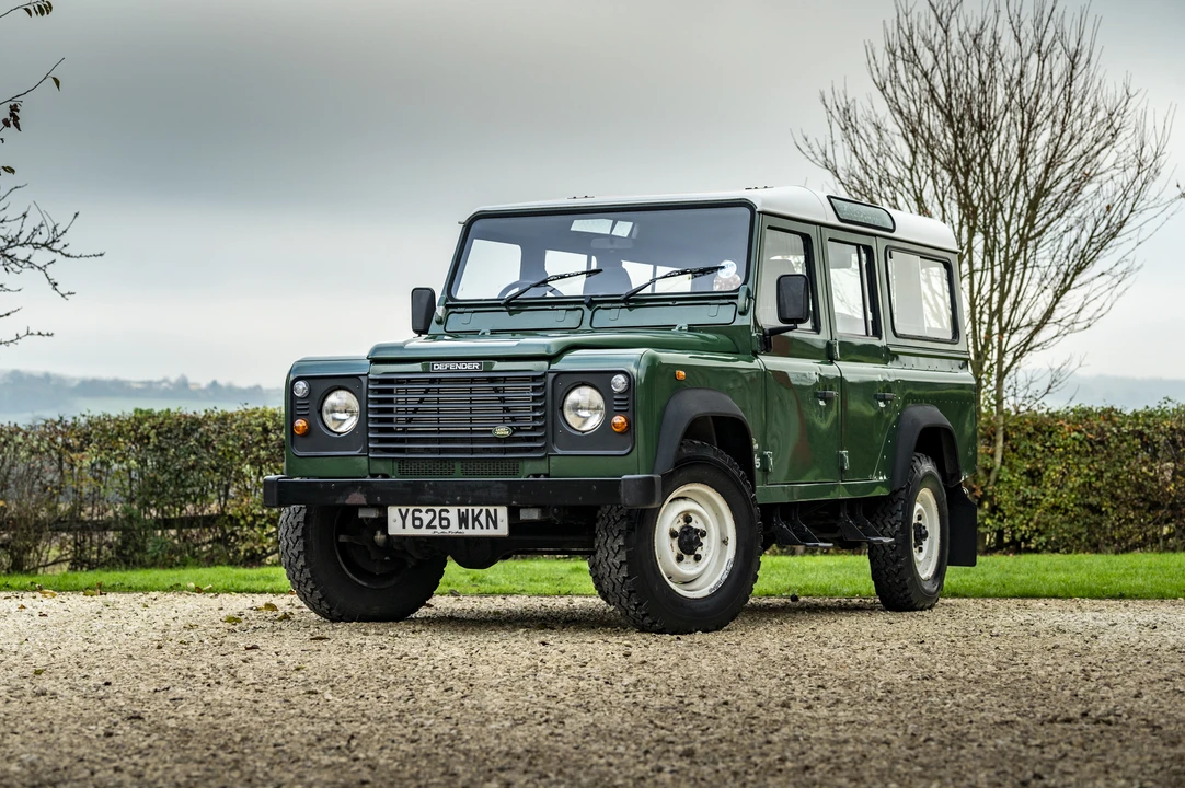 2001 Land Rover Defender 110 - Image 12 of 31