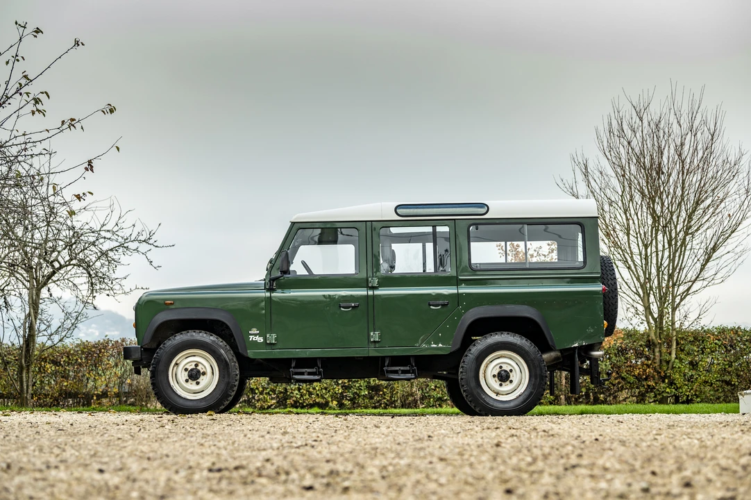 2001 Land Rover Defender 110 - Image 13 of 31