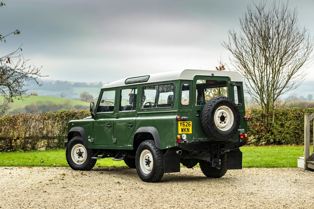 2001 Land Rover Defender 110 - Image 6 of 31