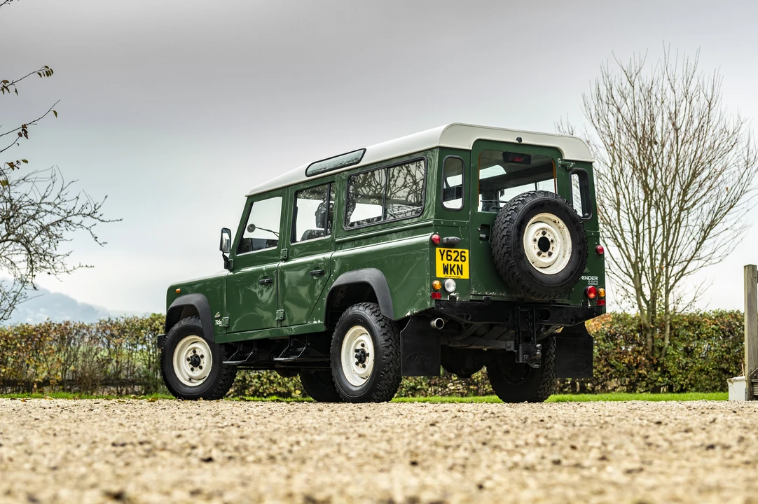 2001 Land Rover Defender 110 - Image 14 of 31