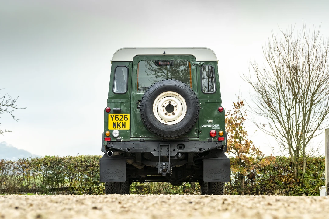 2001 Land Rover Defender 110 - Image 7 of 31