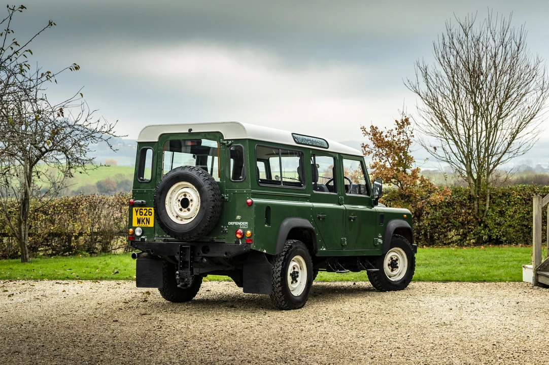 2001 Land Rover Defender 110 - Image 8 of 31