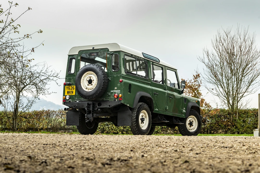 2001 Land Rover Defender 110 - Image 16 of 31