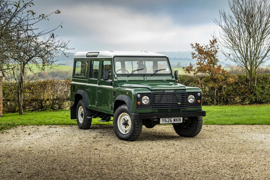 2001 Land Rover Defender 110 - Image 10 of 31