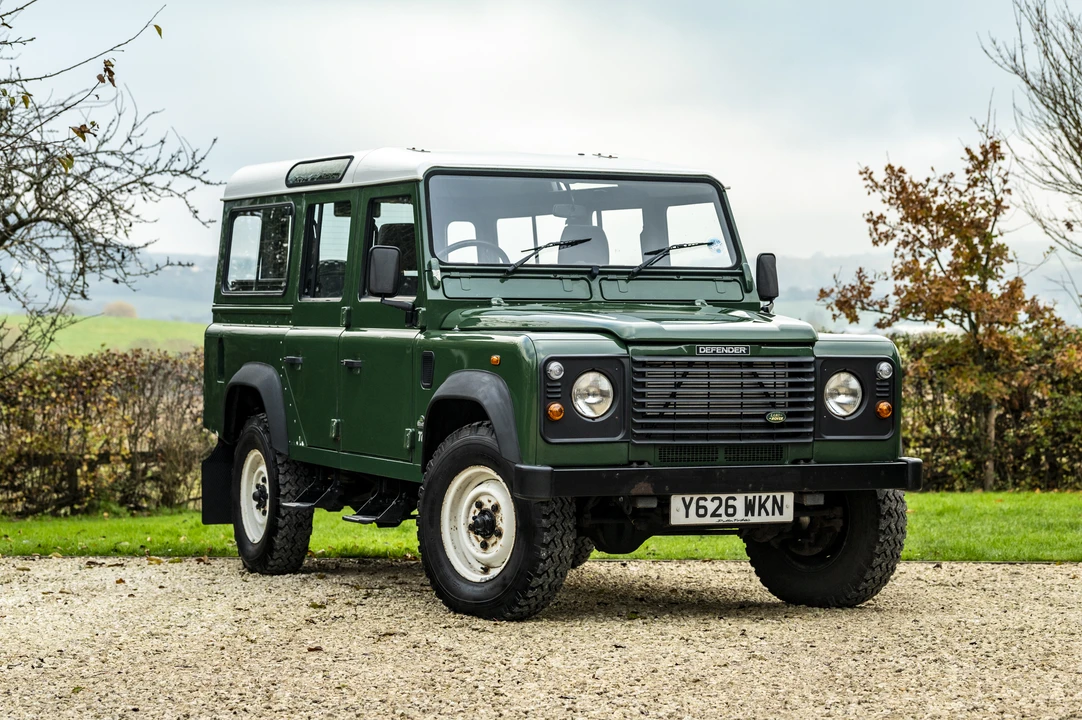 2001 Land Rover Defender 110 - Image 18 of 31