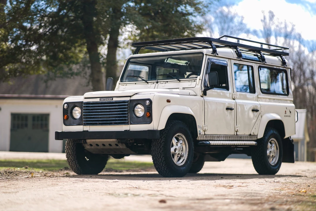 2001 Land Rover Defender 110 - Image 13 of 31