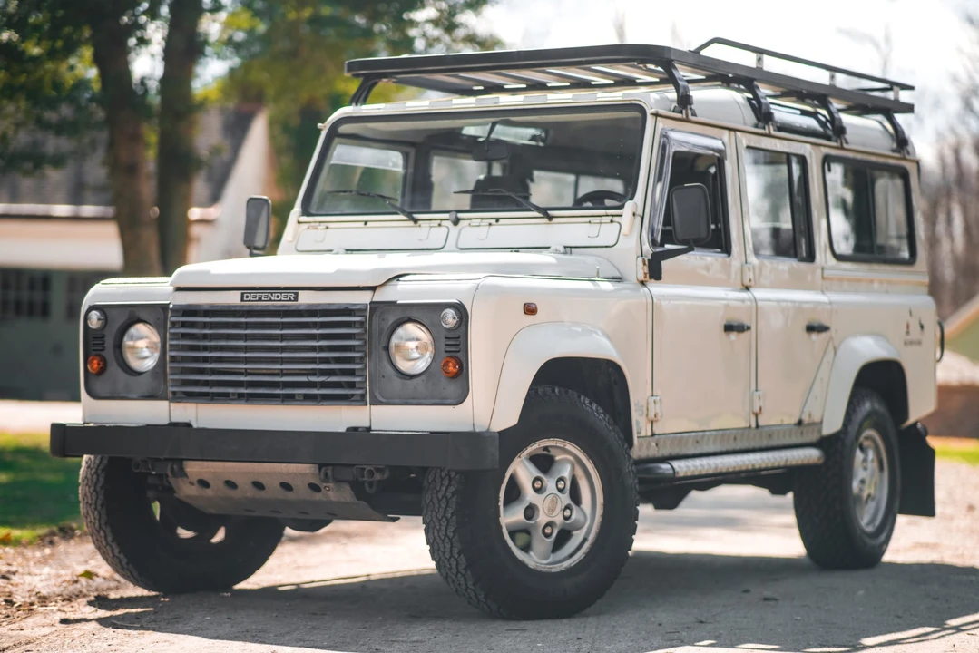 2001 Land Rover Defender 110 - Image 15 of 31