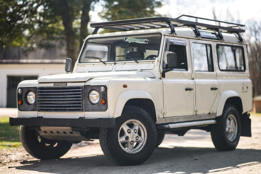2001 Land Rover Defender 110 - Image 16 of 31