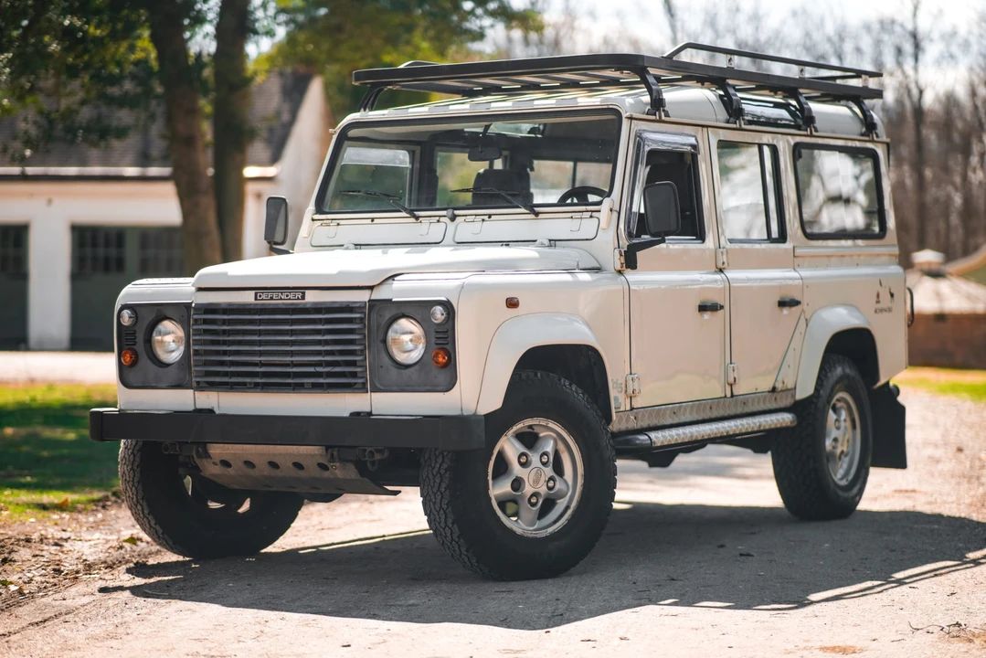 2001 Land Rover Defender 110 - Image 17 of 31