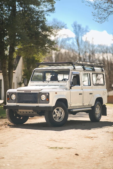 2001 Land Rover Defender 110 - Image 9 of 31