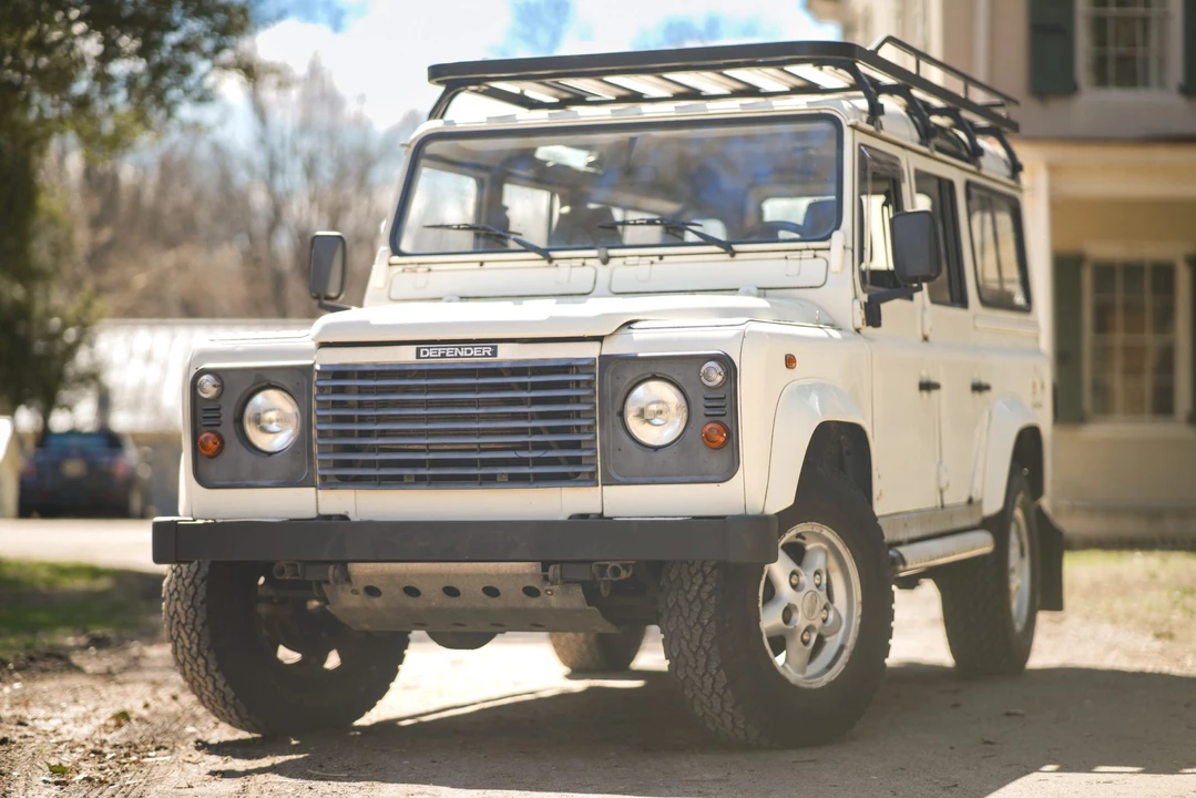 2001 Land Rover Defender 110 - Image 3 of 31