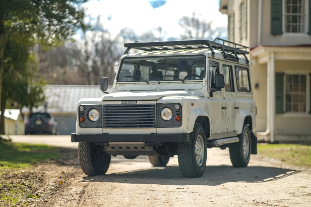 2001 Land Rover Defender 110 - Image 6 of 31
