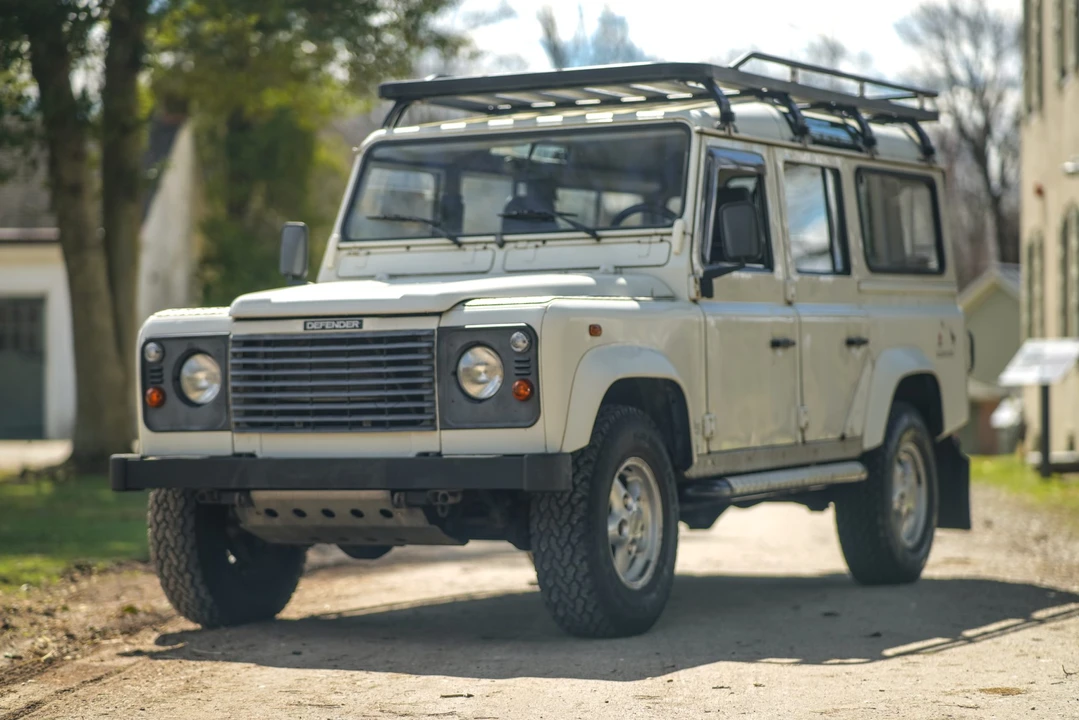 2001 Land Rover Defender 110 - Image 7 of 31