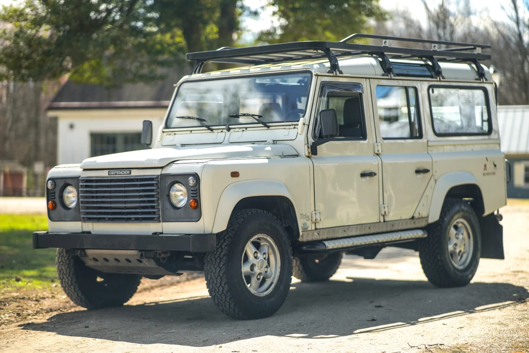 2001 Land Rover Defender 110 - Image 24 of 31