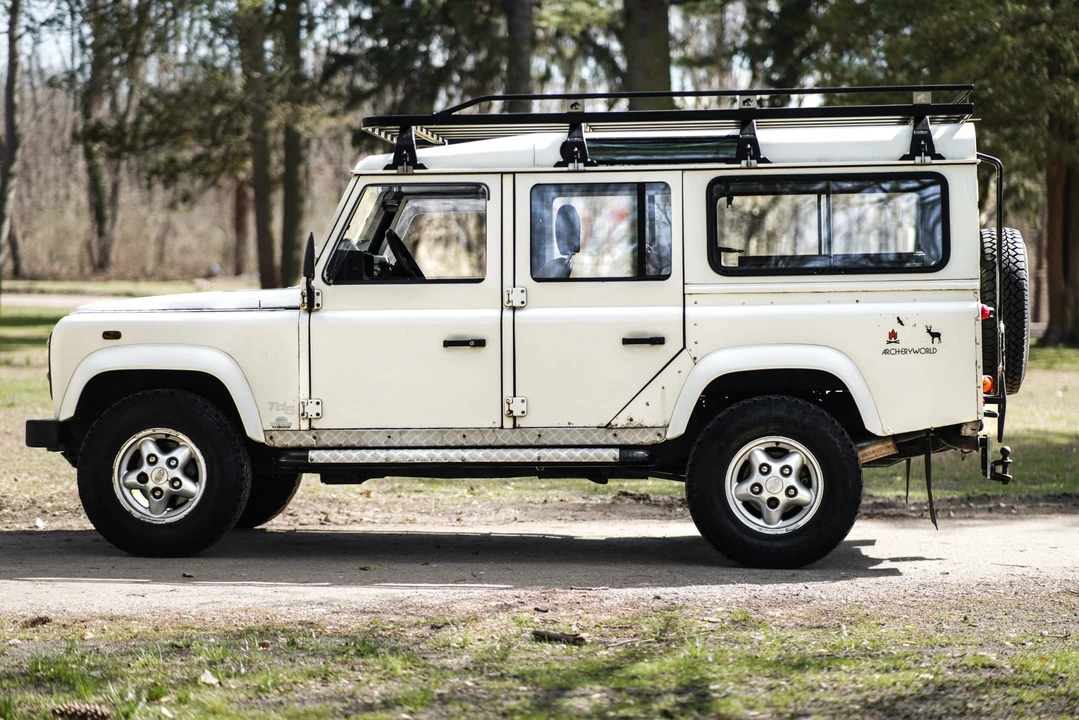 2001 Land Rover Defender 110 - Image 28 of 31