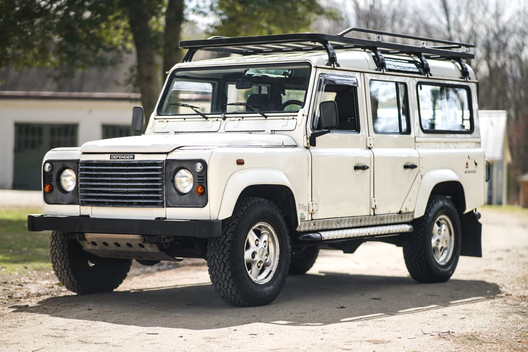 2001 Land Rover Defender 110 - Image 18 of 31