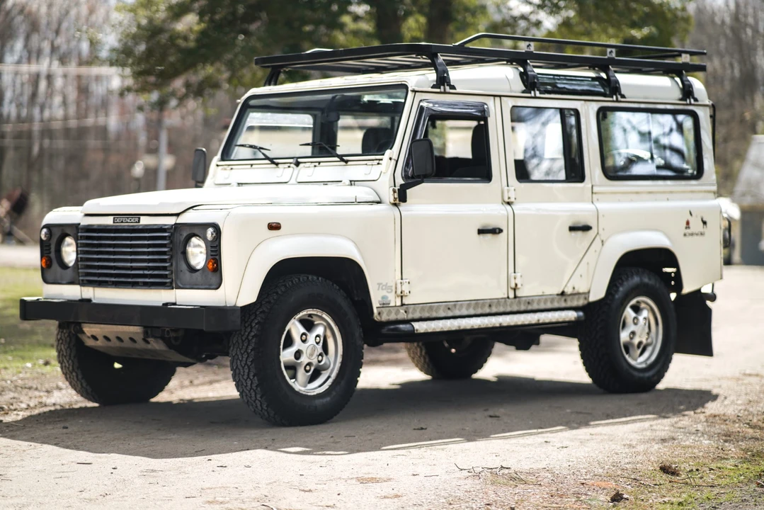 2001 Land Rover Defender 110 - Image 19 of 31