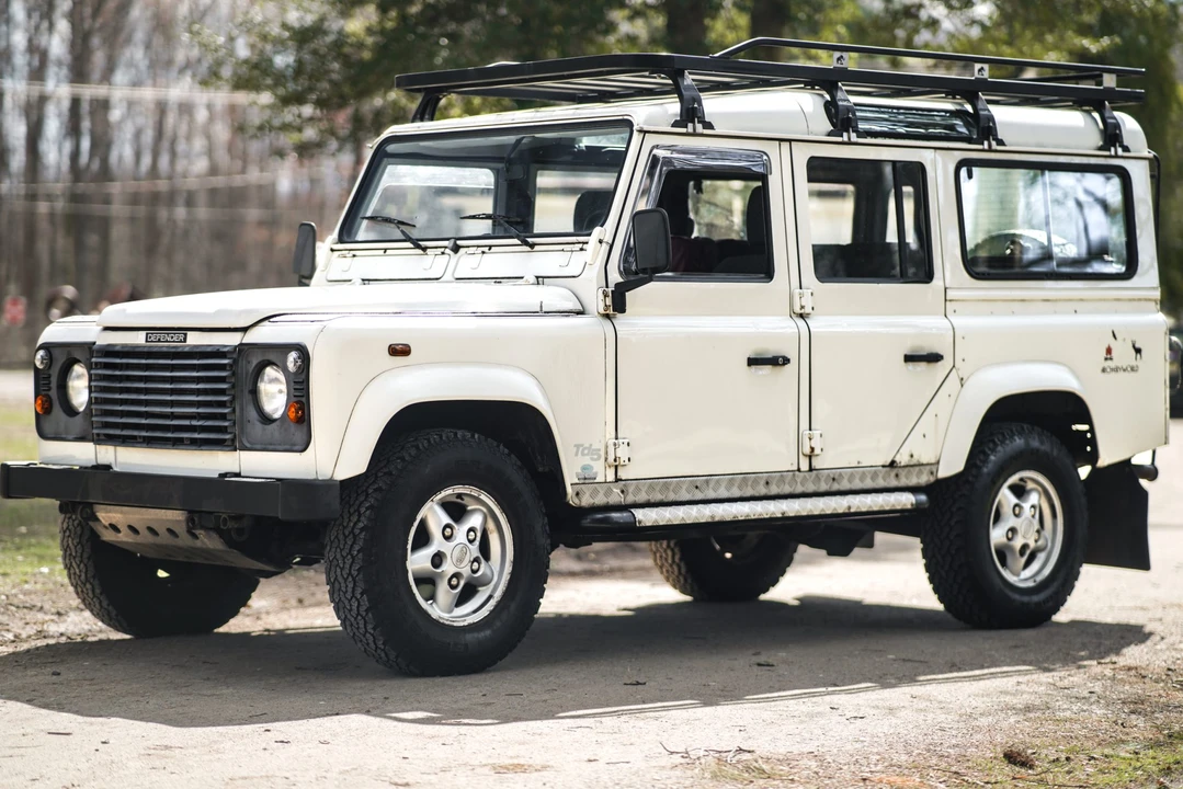 2001 Land Rover Defender 110 - Image 20 of 31