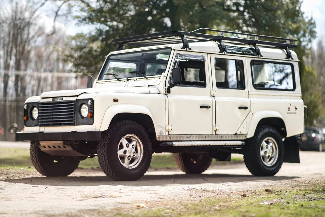 2001 Land Rover Defender 110 - Image 21 of 31