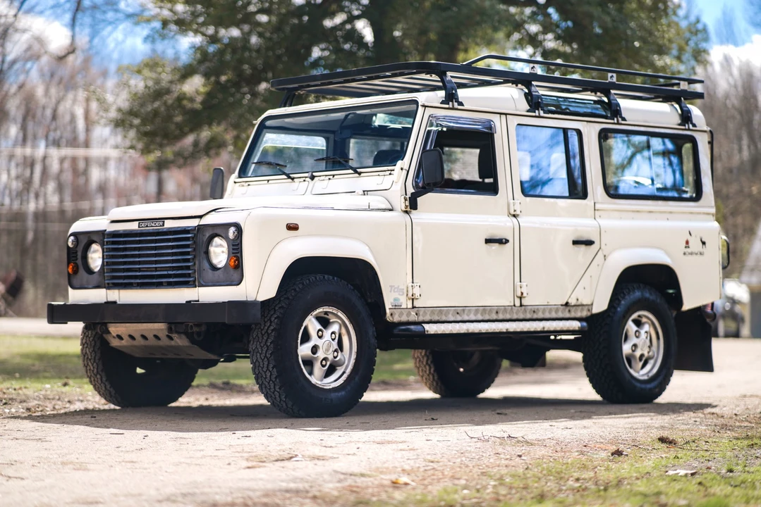 2001 Land Rover Defender 110 - Image 23 of 31