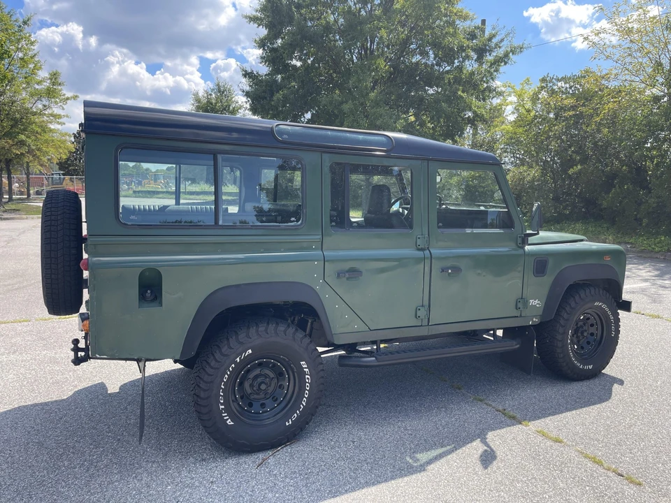 2001 Land Rover Defender 110 - Image 21 of 31