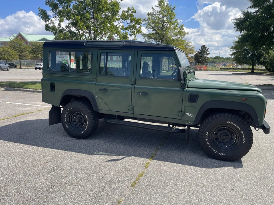 2001 Land Rover Defender 110 - Image 19 of 31