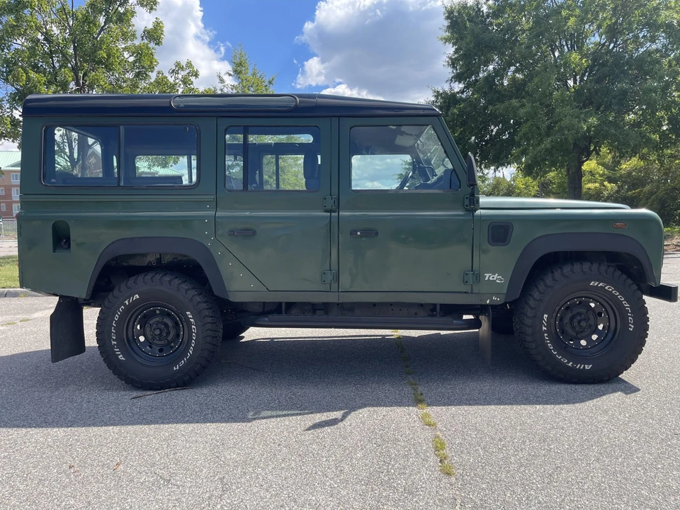 2001 Land Rover Defender 110 - Image 12 of 31