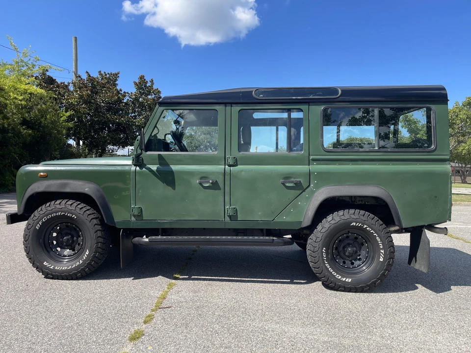 2001 Land Rover Defender 110 - Image 5 of 31
