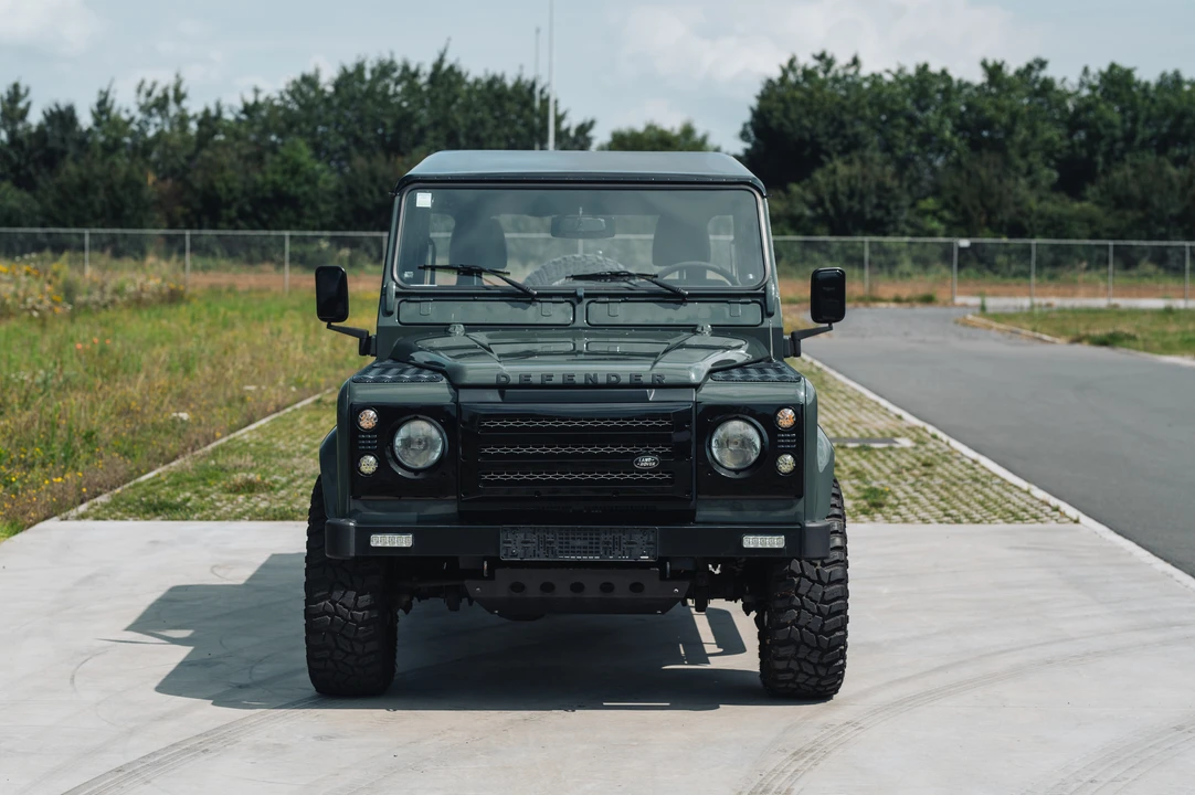 2001 Land Rover Defender 130 - Image 2 of 31