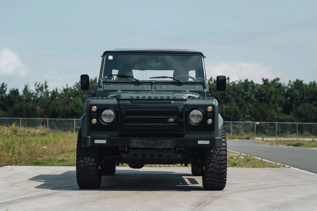 2001 Land Rover Defender 130 - Image 10 of 31