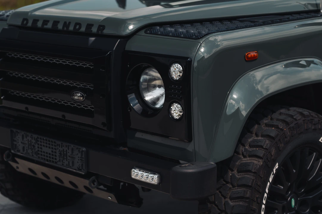 2001 Land Rover Defender 130 - Image 18 of 31