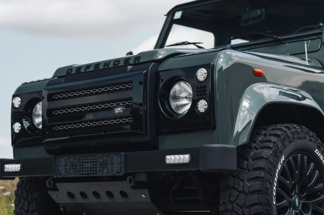 2001 Land Rover Defender 130 - Image 19 of 31