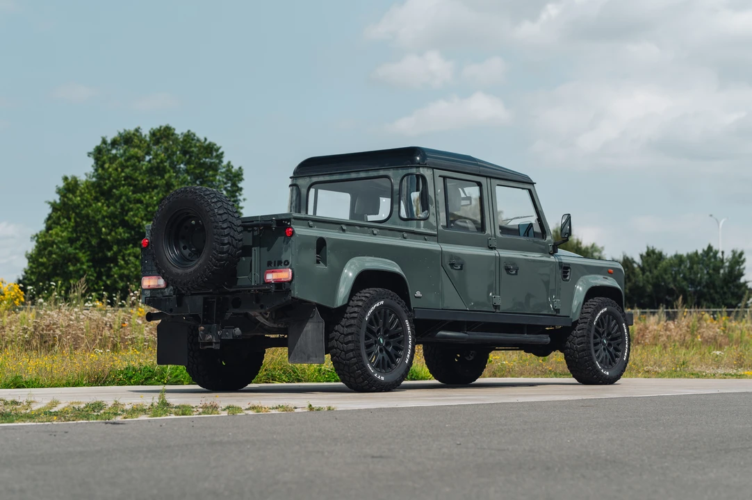 2001 Land Rover Defender 130 - Image 14 of 31