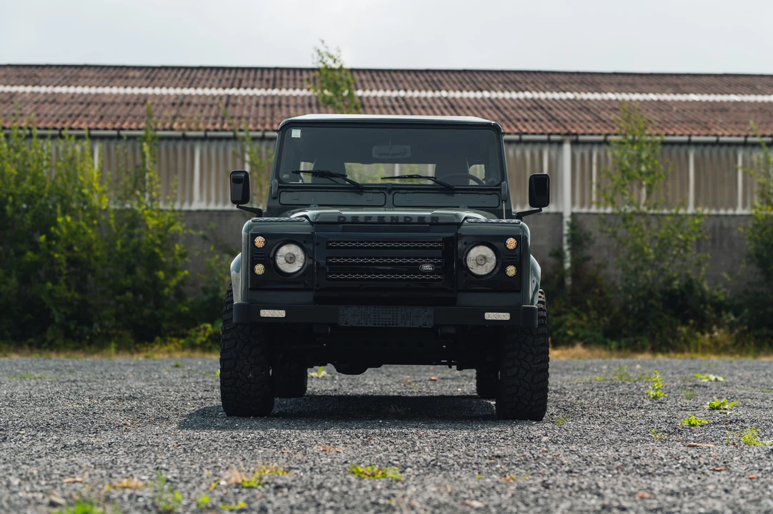2001 Land Rover Defender 130 - Image 16 of 31