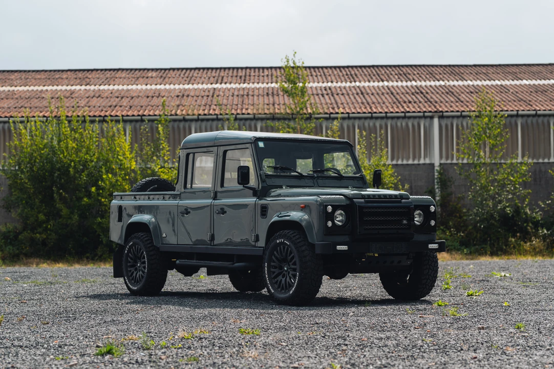 2001 Land Rover Defender 130 - Image 15 of 31