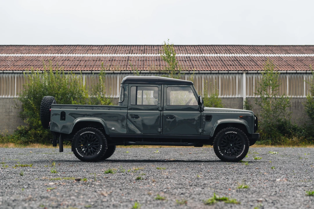 2001 Land Rover Defender 130 - Image 8 of 31