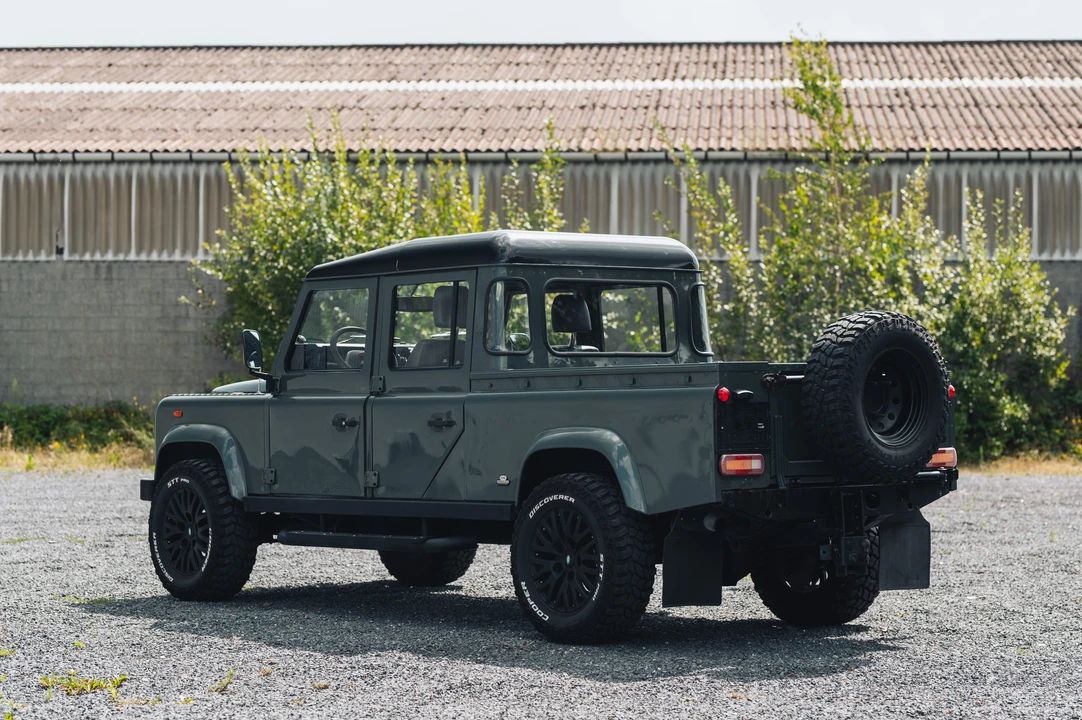 2001 Land Rover Defender 130 - Image 5 of 31