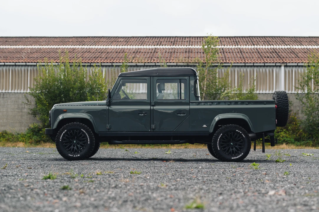 2001 Land Rover Defender 130 - Image 4 of 31