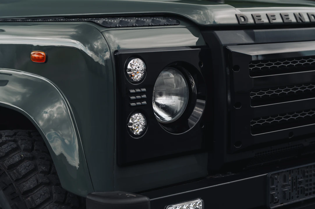 2001 Land Rover Defender 130 - Image 23 of 31