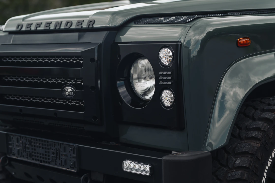 2001 Land Rover Defender 130 - Image 24 of 31