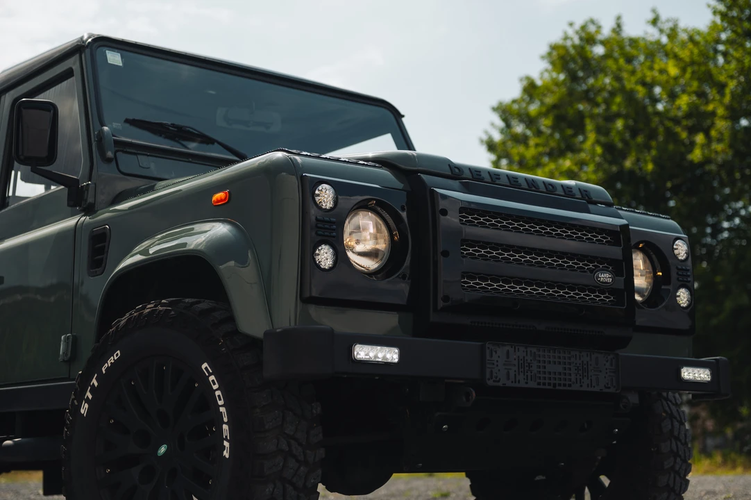 2001 Land Rover Defender 130 - Image 21 of 31
