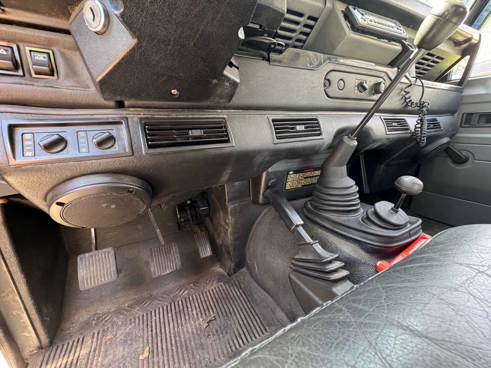 1998 Land Rover Defender 130 - Image 10 of 24